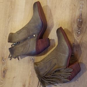 Sam Edelman Green Louis Olive Green Ankle heeled boots booties size 7